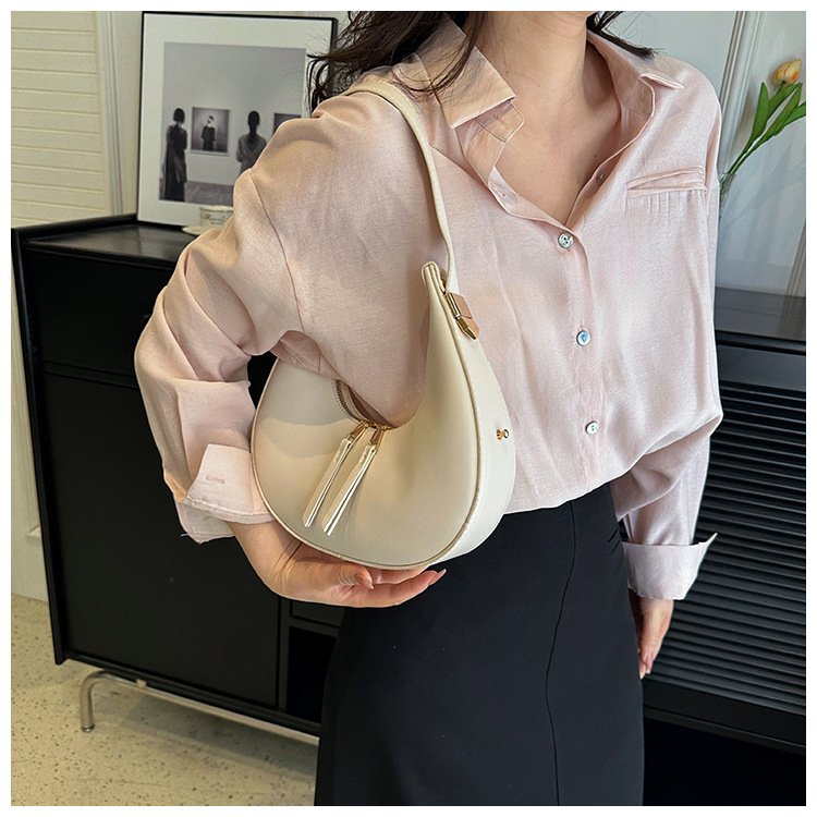 Koreanische Halbmondtasche 2024 Neue Modetasche Retro Internet Celebrity Beliebte einfache Handtasche Vielseitige Umhängetasche Großhandel_voghion.com