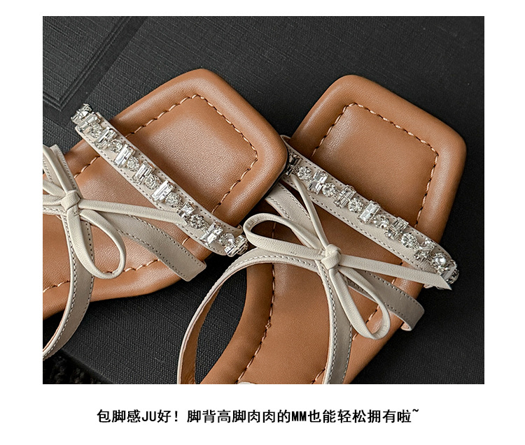 Sandal cao gót nữ mũi vuông đính đá pha lê, quai ngang nơ bướm, gót 9 cm — màu đen, Rượu vang đỏ, màu trắng ngà chi tiết 4