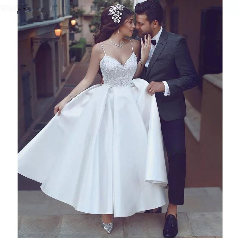 Amazon europeo y americano una línea de vestido de novia corto de satén más el tamaño de la correa de hombro de encaje apliques vestido nupcial image 4