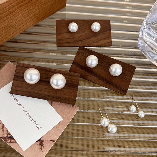 fever same retro round small light bulb pearl earrings Hepburn simple versatile temperament earrings internet celebrity earrings
