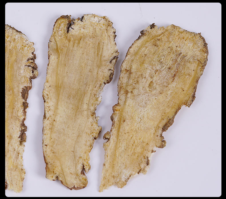 Dang Gui Pieces (Angelica sinensis) — Dried Gansu Angelica Root for Soup & Tea in use