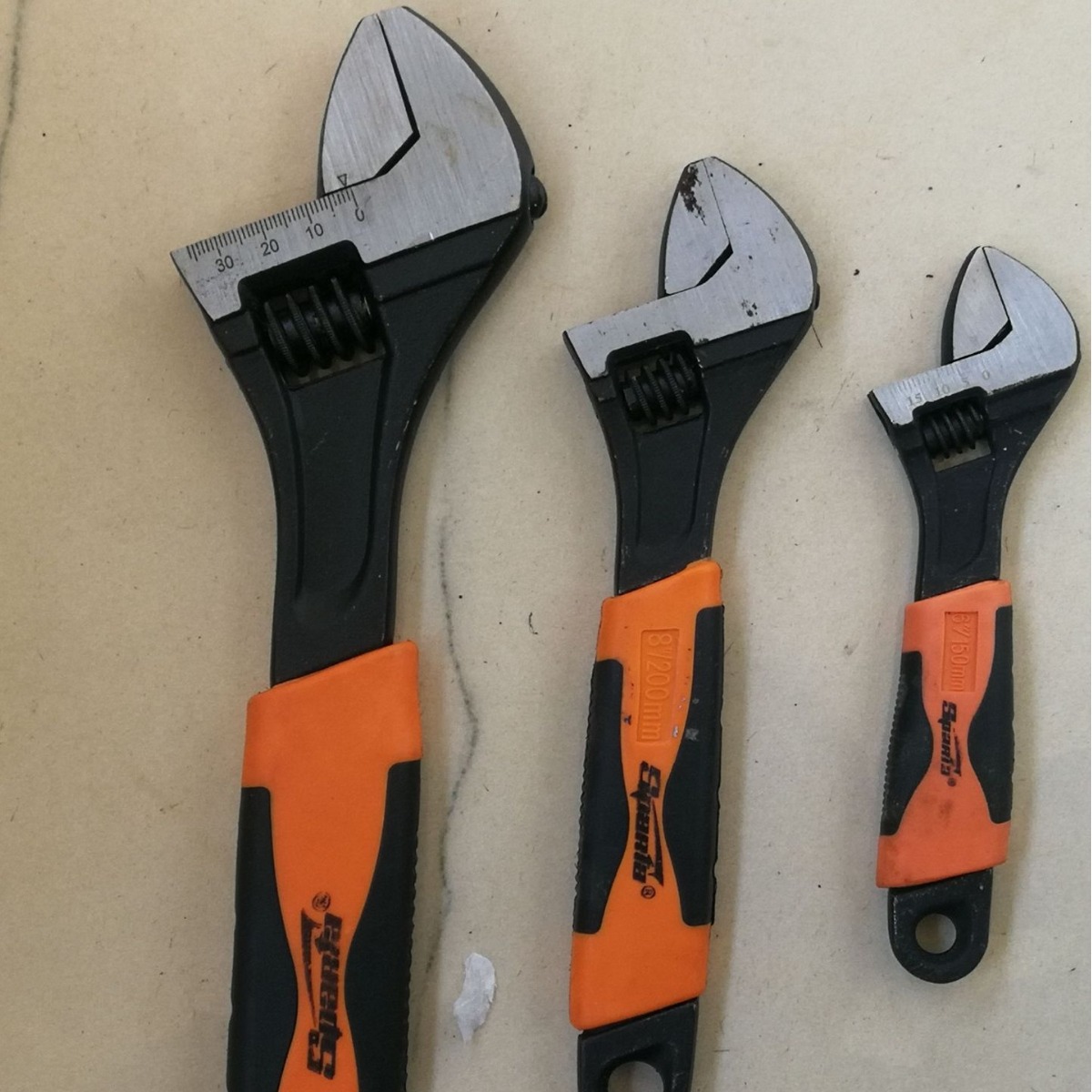 厂家直销专业生产6到12寸套柄发黑拉丝开口扳手活动扳手