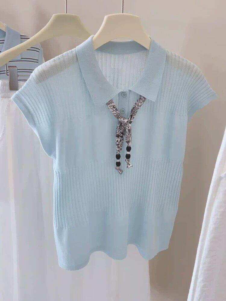 Áo thun nữ cổ Polo tay ngắn phối khăn lụa trang trí — xanh lam chi tiết 1