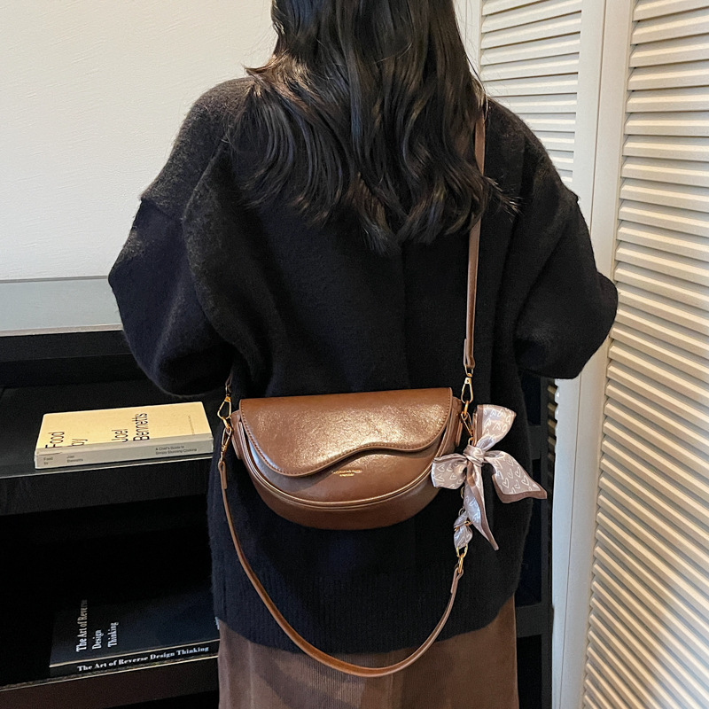 Transfronterizos de alto nivel bolso de braza para mujeres 2025 invierno nuevo tipo de mochila de viaje simple bolsa de hombro temperamento silla de montar