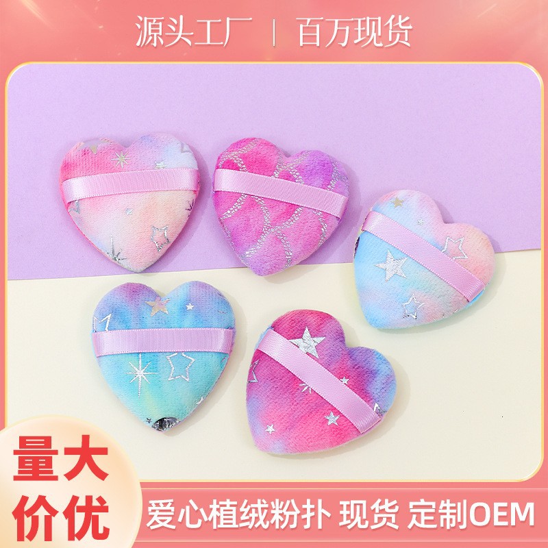 Esponjas de maquillaje personalizadas en forma de corazón, coloridas, con diseño de pelo corto que no absorbe polvo, y un diseño brillante con pelo largo, se pueden imprimir con logotipo, venta al por mayor.