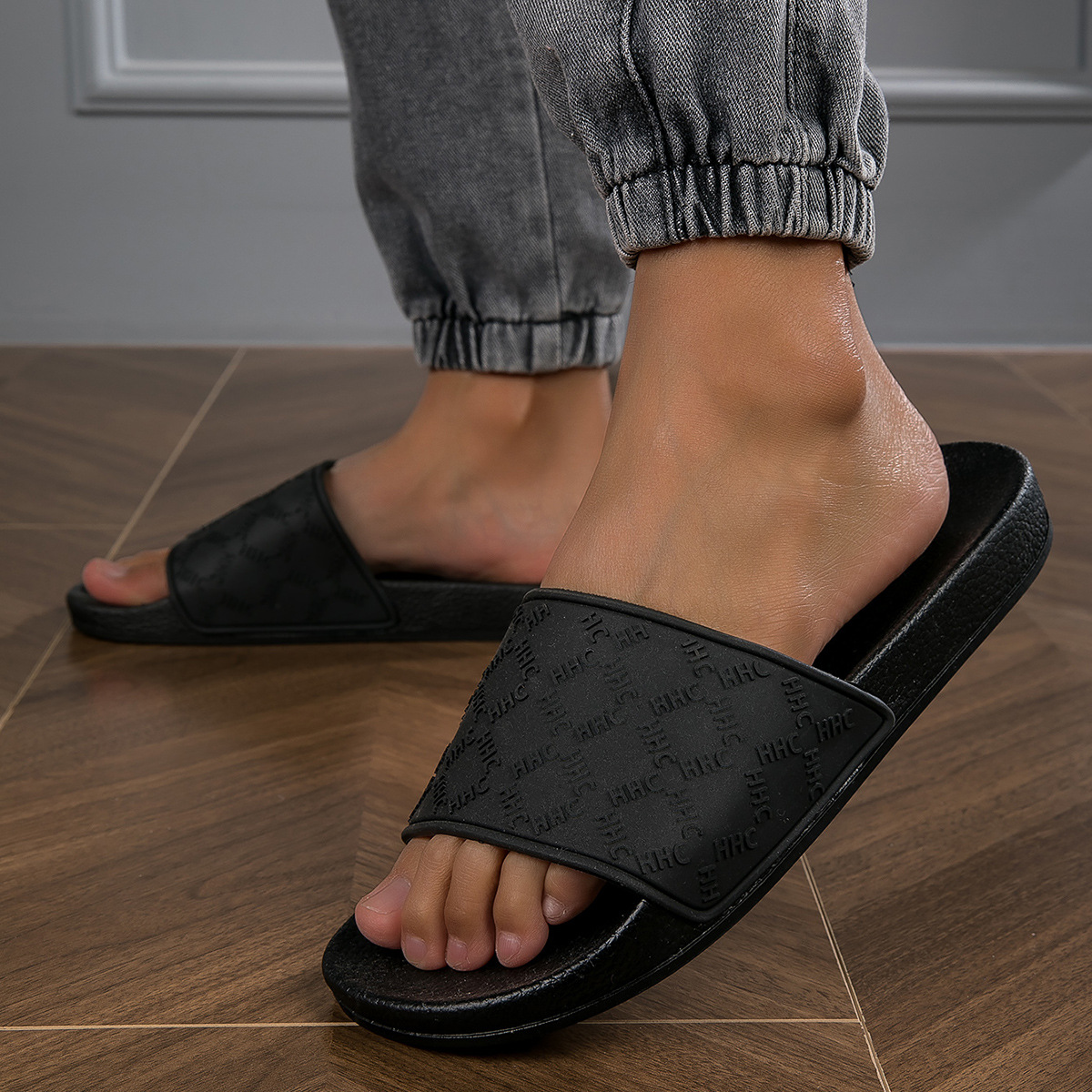 2025 verano nuevo estilo para hombres y mujeres sandalias de playa pareja al aire libre fondo suave moda antideslizante todo fósforo casual cómodo zapatillas