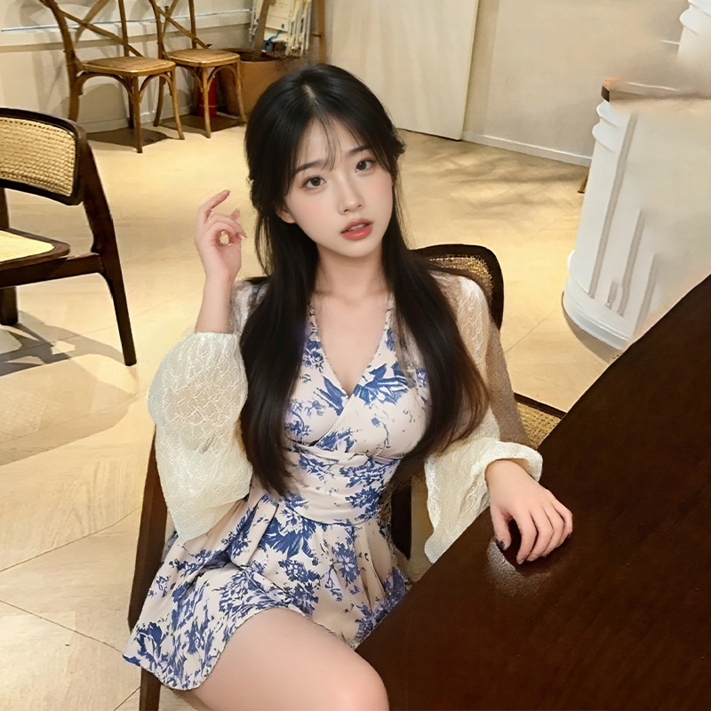 2025 nuevo estilo de manga larga protector solar falda de una pieza traje de baño con blusa de vacaciones de aguas termales traje de baño de alta gama mujeres al por mayor