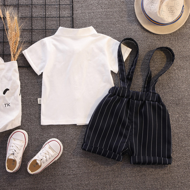 竖条领结背带套装