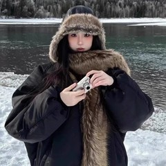 甘くてクールな千年のギャルの風はキツネの毛の長いタイプの保温のマフラーをまねて、毛皮のようです。