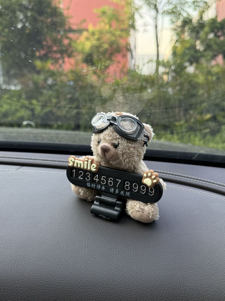 New Cartoon Hot-Selling Car Dashboard Decorations, Cute and Adorable Internet Celebrity Bear Temporary Parking Sign, Car Number Plate