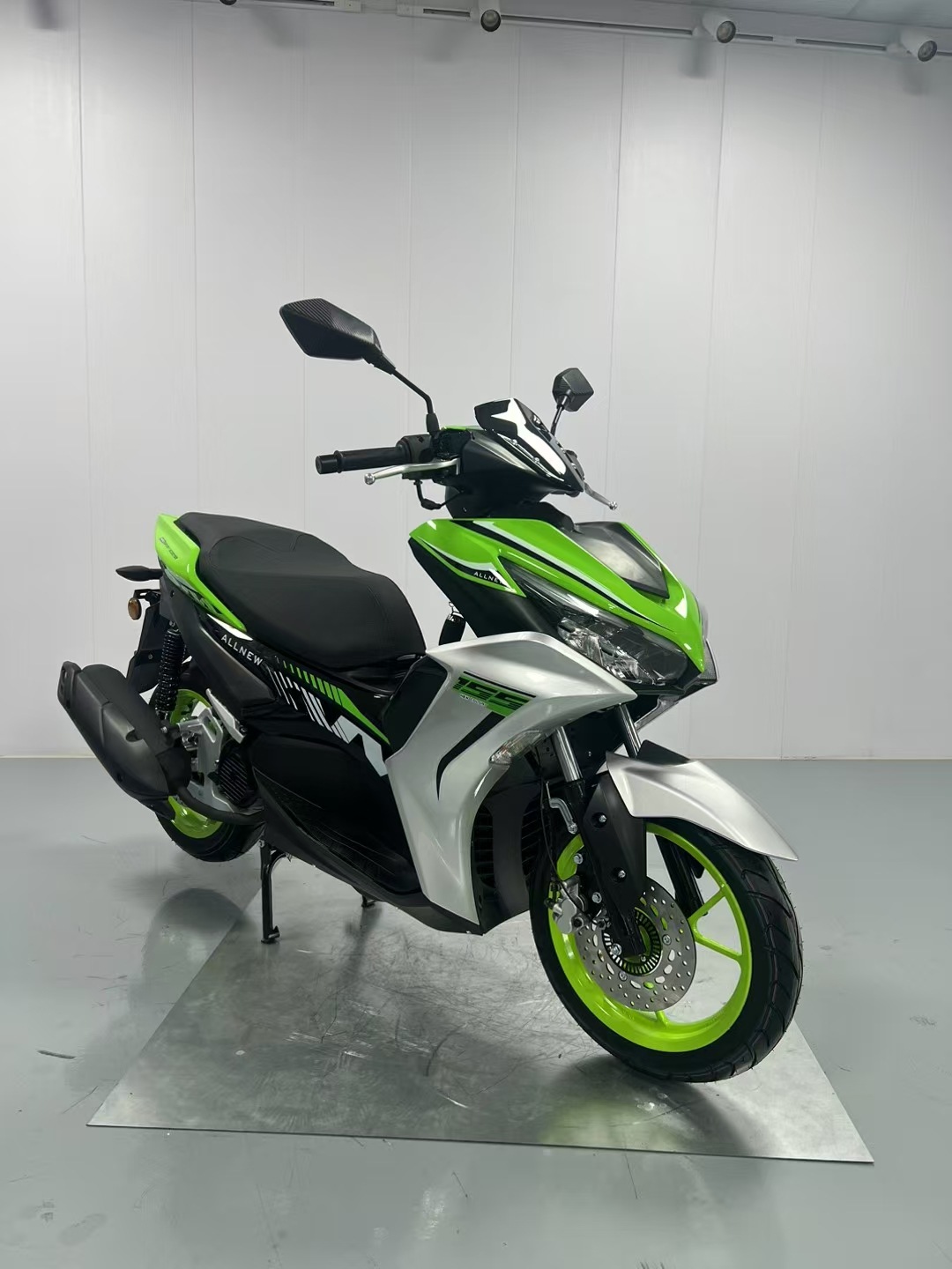 Factory Direct Sales Nvx Fuel-Powered Motorcycle Adult Mobility Scooter 150Cc Large-Displacement Street Bike Motorcycle