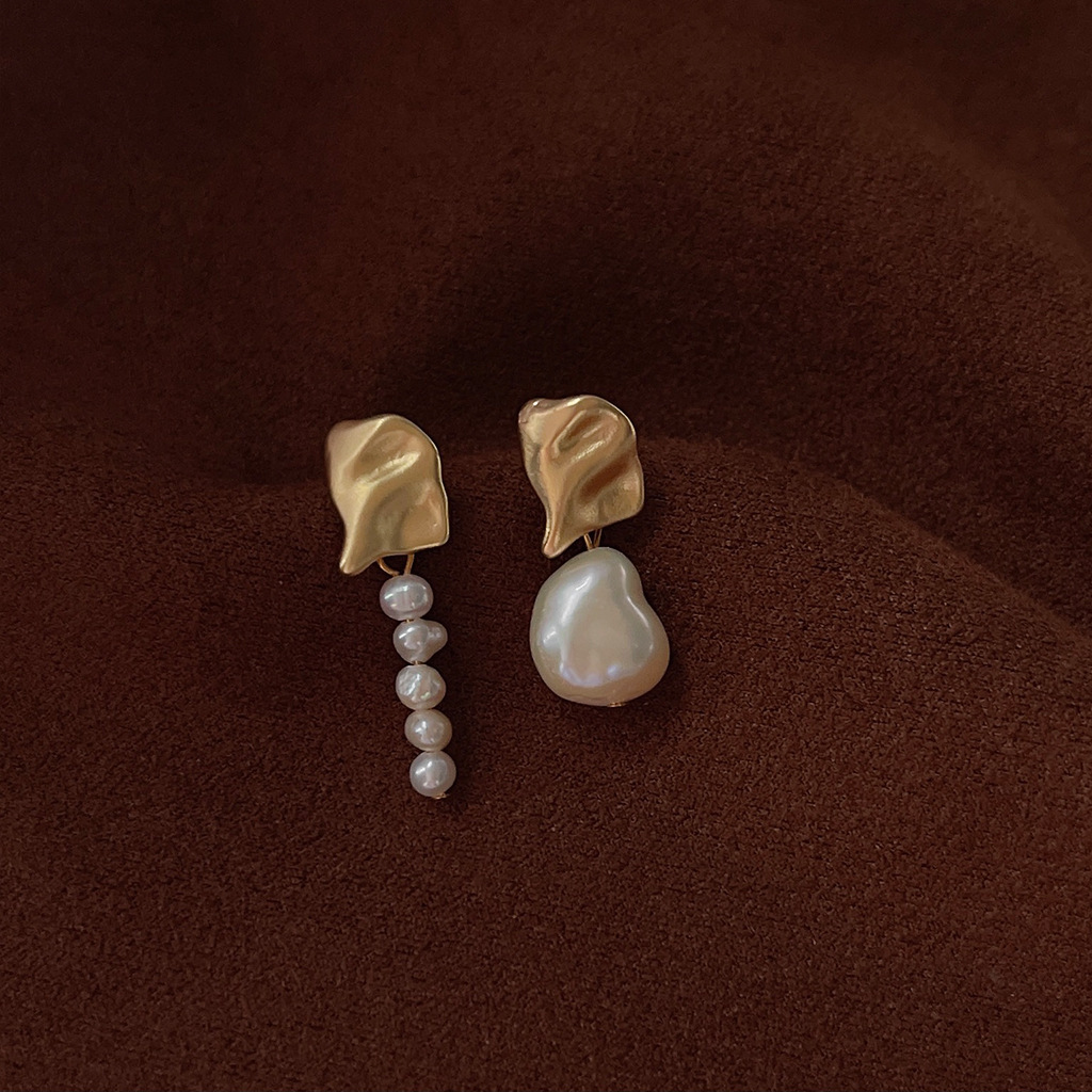 1 Pair Baroque Style Round Freshwater Pearl Copper Asymmetrical Earrings display picture 2