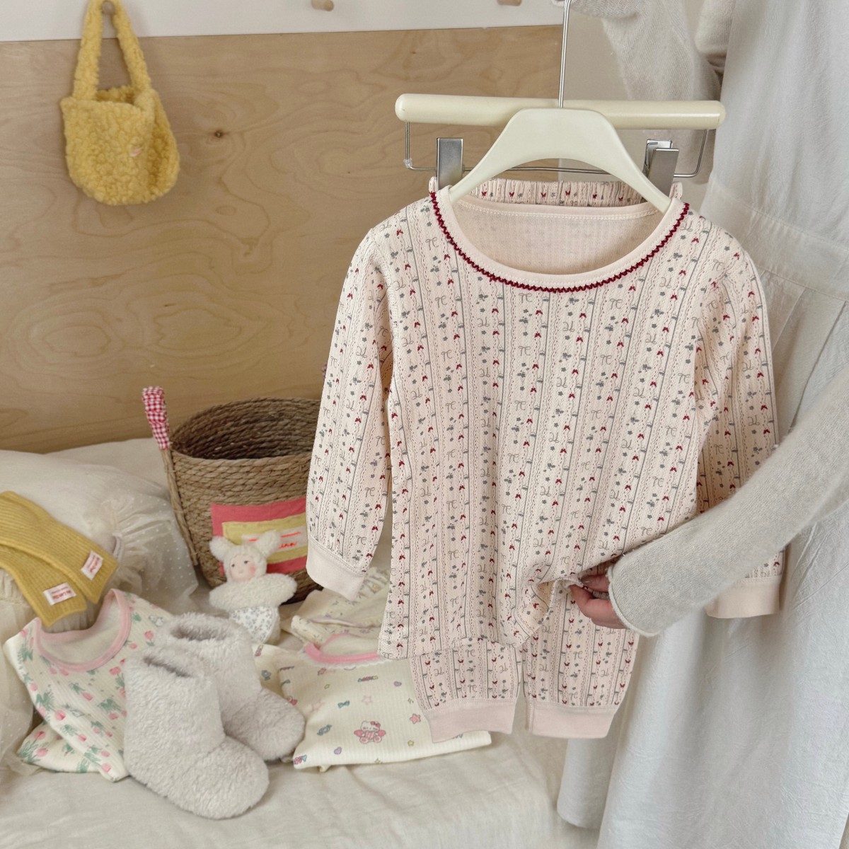 Pantalones de otoño para niños sin hueso 240g engrosado abrigo de otoño para bebés sala de calefacción pijamas de algodón invierno ropa para el hogar