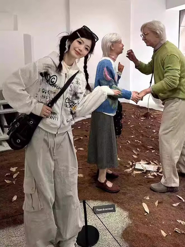 美式复古涂鸦字母短款连帽卫衣女秋冬季宽松小众灰色上衣开衫外套|undefined