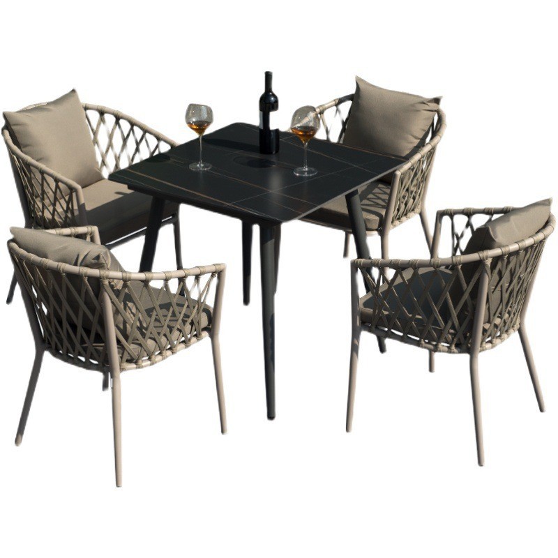 Conjunto de mesa y sillas para exteriores, mesa y sillas de comedor de ratán para patio de villa, conjunto de tres piezas de silla de ratán para balcón nórdico, muebles sencillos, material de ratán.