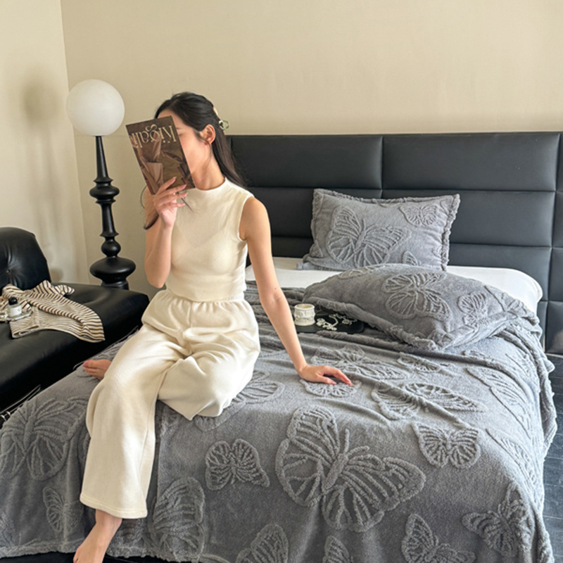 Torre de viento de lujo ligero transfronterizo Fufu terciopelo color sólido jacquard multifunción manta manta manta de sofá de mariposa jacquard de una sola capa manta al por mayor