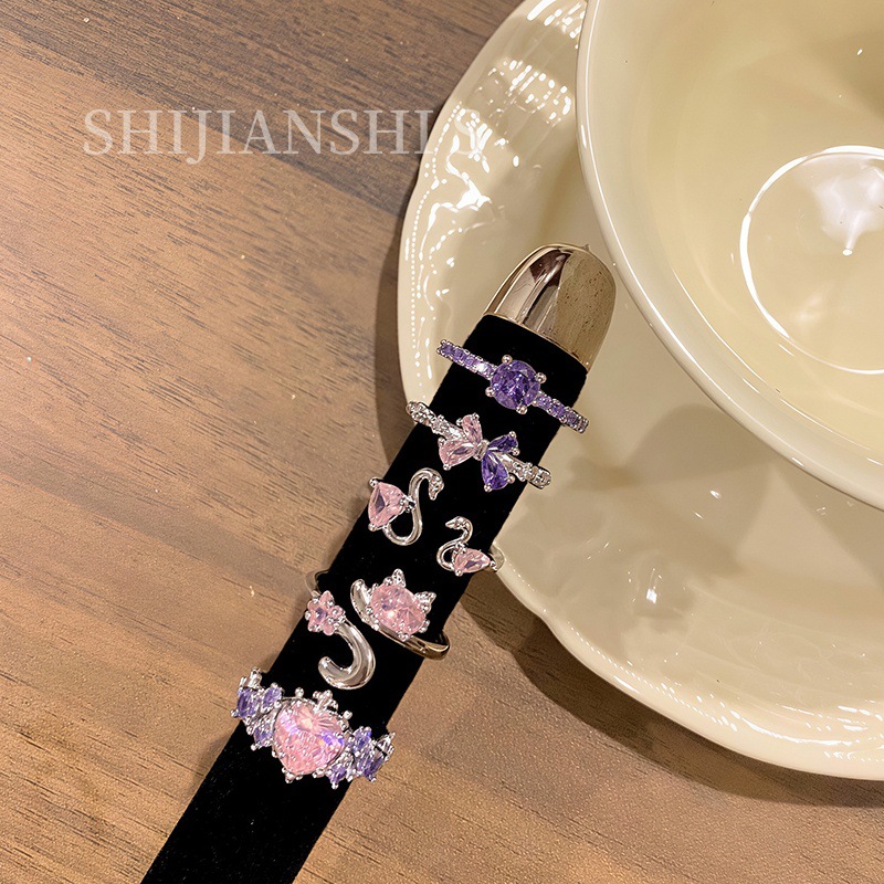 Small design elegant ring with bow
