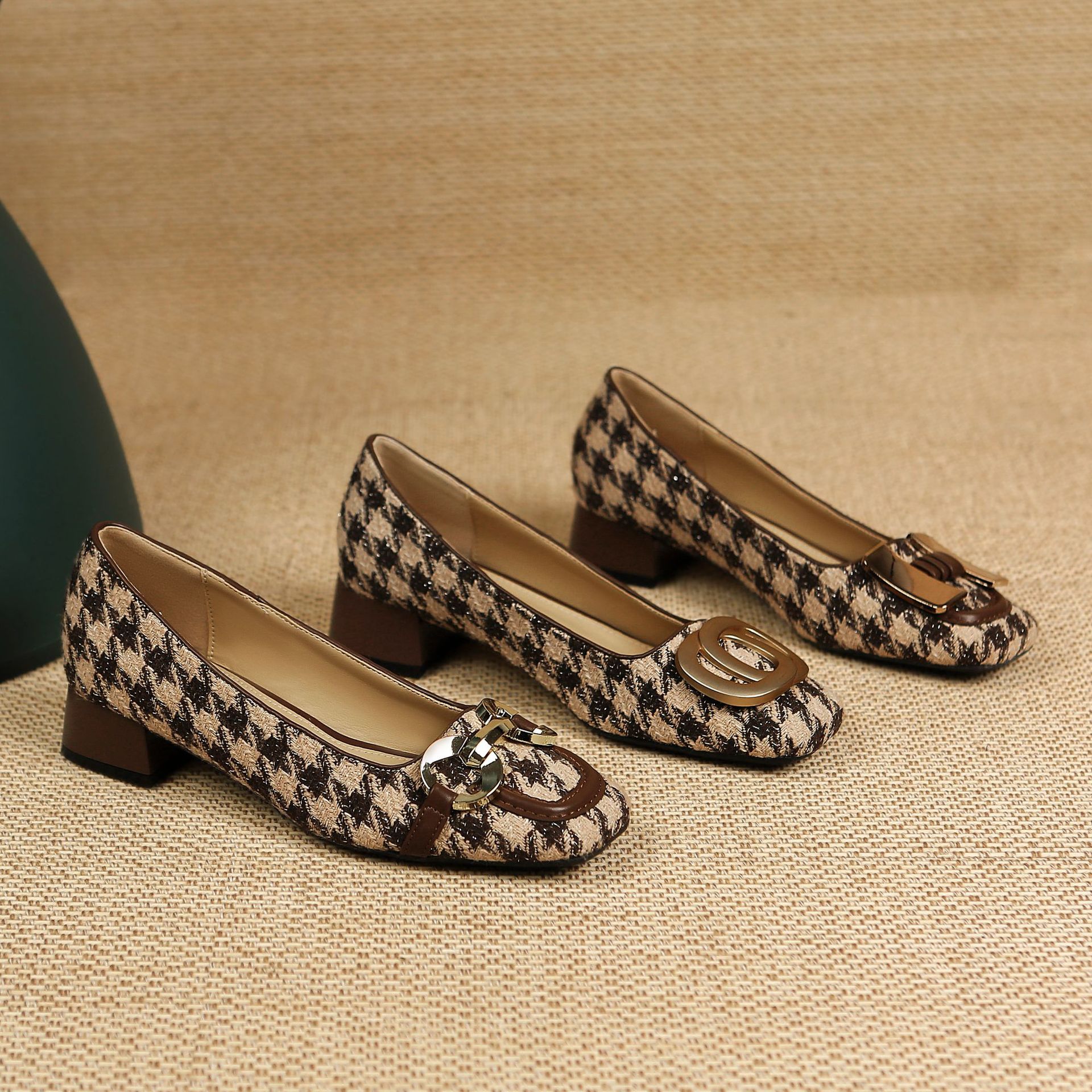 Spot Metall Schnalle Casual Einzelnen Schuhe Frauen Sommer Neue Flacher Mund Starke Ferse Hahnentritt S Low Top High Heels_voghion.com