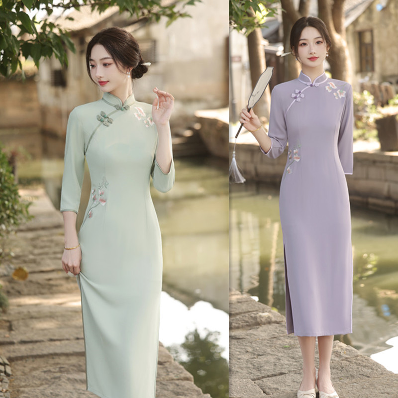 仿醋酸绣花长款中袖旗袍2024秋冬新款复古国风中老年纯色宴会旗袍