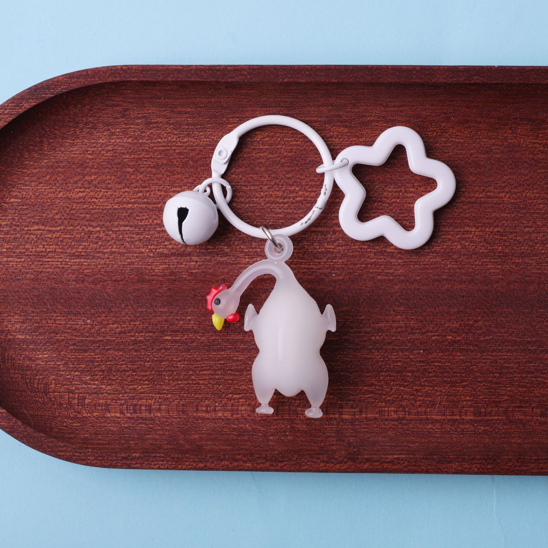 Red de Internet coche que cambia de color pollo asado colgante de coche espejo retrovisor creativo columpio patito adorno lindo interior de coche