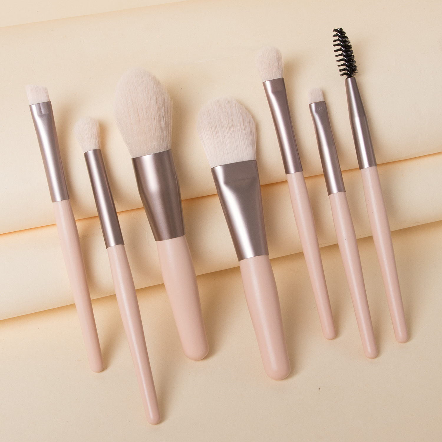 Pequeño conjunto de cepillo de maquillaje Cangzhou de 8 piezas para principiantes portátil cepillo de sombra de ojos de pelo suave cepillo de base cepillo de blanqueador herramientas de maquillaje