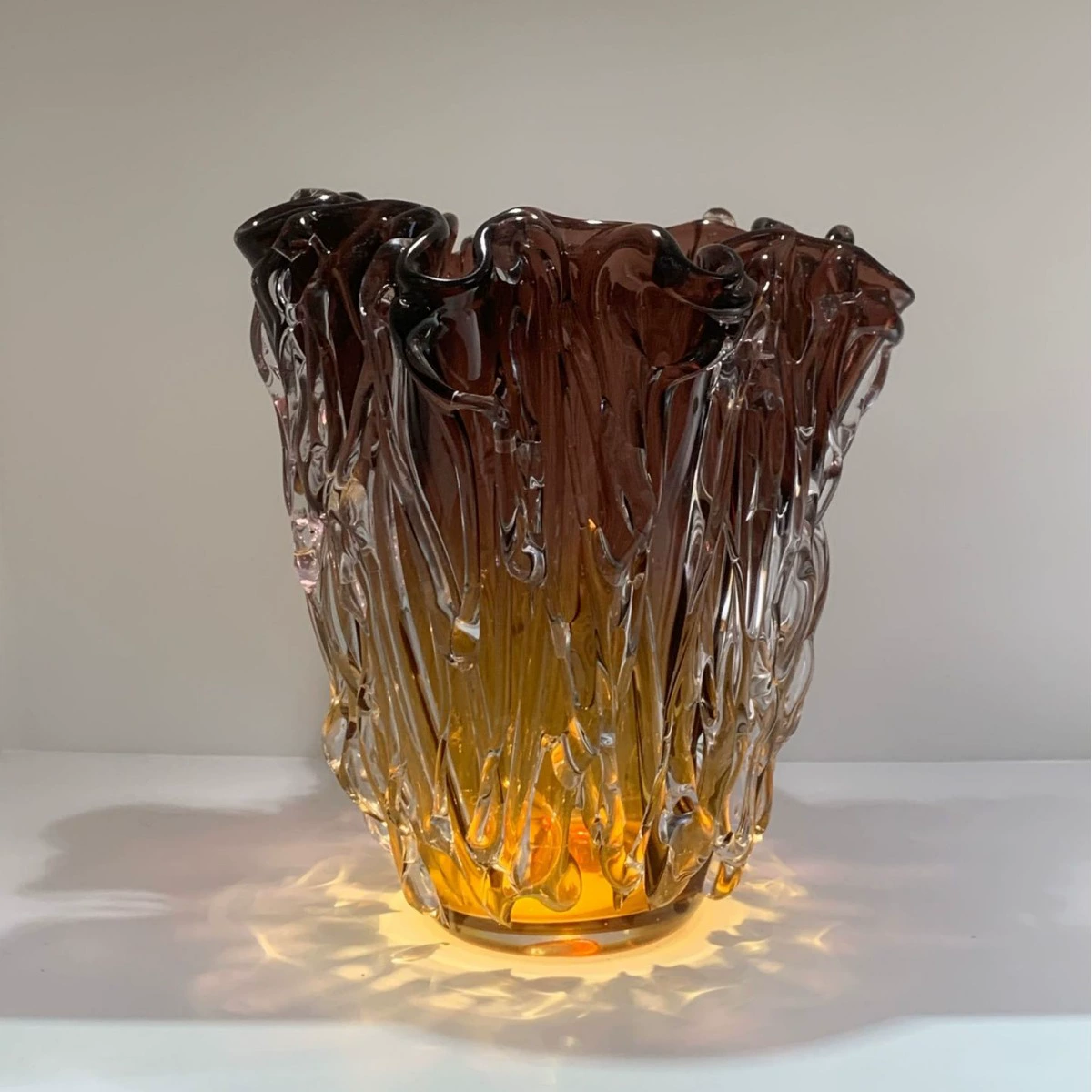 Широкая ваза из матового стекла в скандинавском стиле с градиентной окраской и дизайном в форме пламени, современный декоративный элемент для журнального столика в гостиной