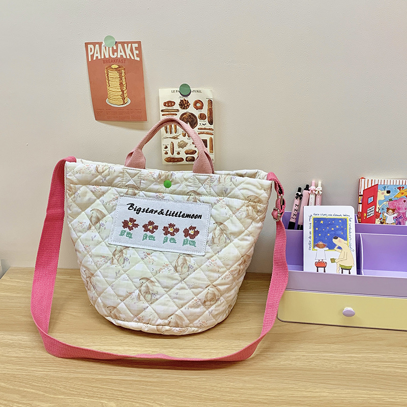 Otoño y invierno nuevo tipo de bolso de hombro para niños y niñas, pequeño bolso de algodón fresco, nuevo tipo de bolso de gran capacidad para niños.