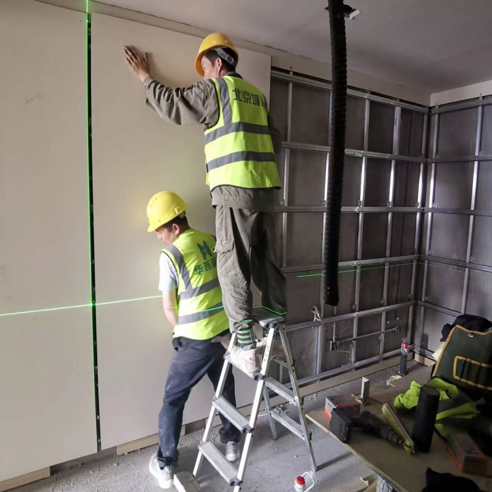 ��ǽ������װ��ľ����ֱ����ǽ��ѹ��֬�������ྻ������Ǫά