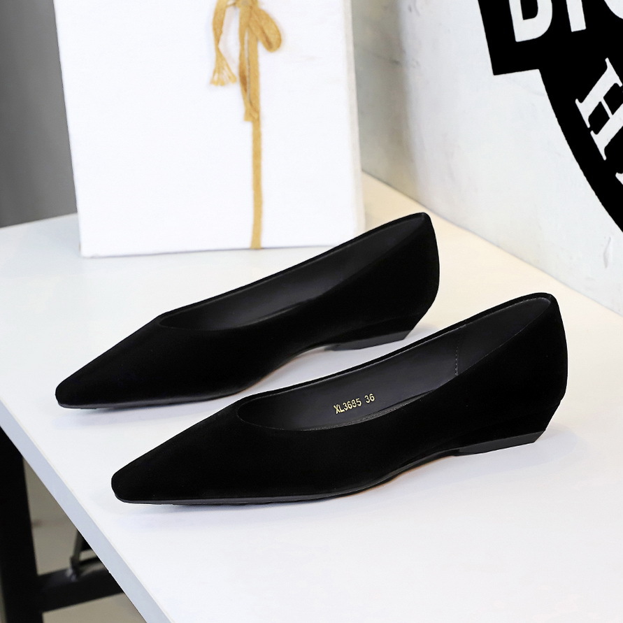 Décolleté eleganti con zeppa in velluto per donna a punta_voghion.com