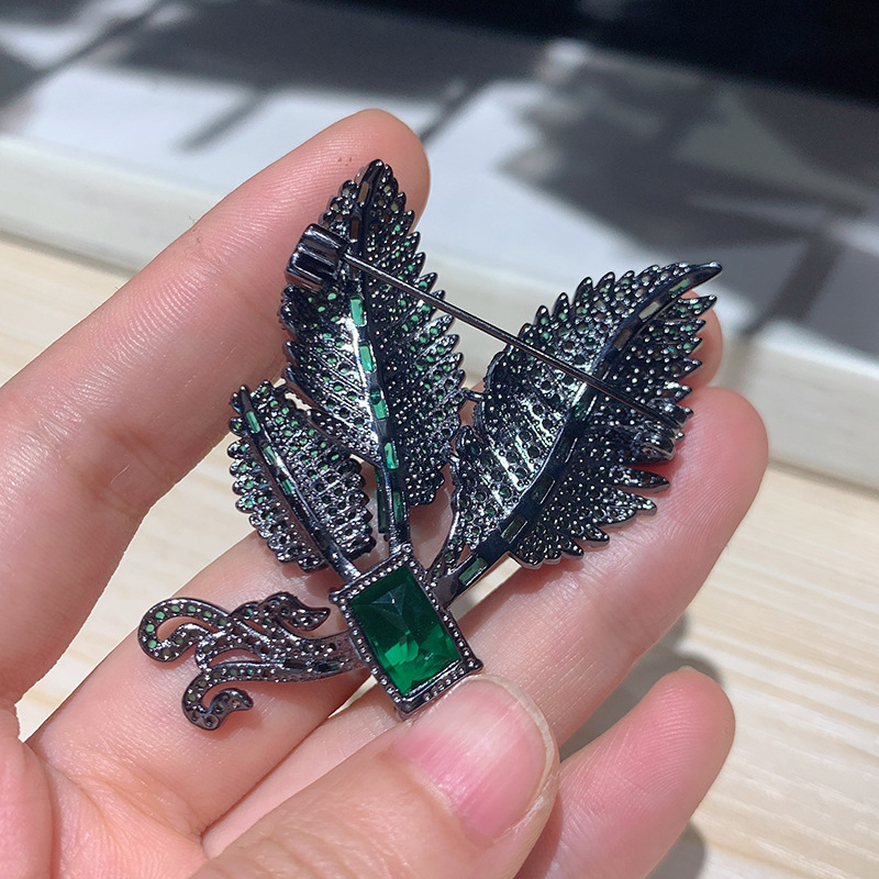 Kolumbianische Smaragdblatt-Schmetterlingsbrosche_voghion.com