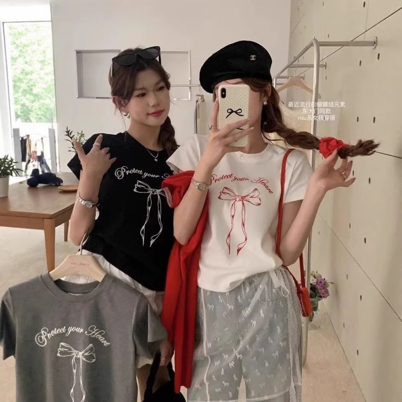 Red Bow Short-Sleeve T-Shirt for Women, Unique Design, 2026 New Style, White and Black, Spring/Summer, Regular Shoulder, Beautiful Top Red Bow Short-Sleeve T-Shirt for Women, Unique Design, 2026 New Style, White and Black, Spring/Summer, Regular Shoulder, Beautiful Top