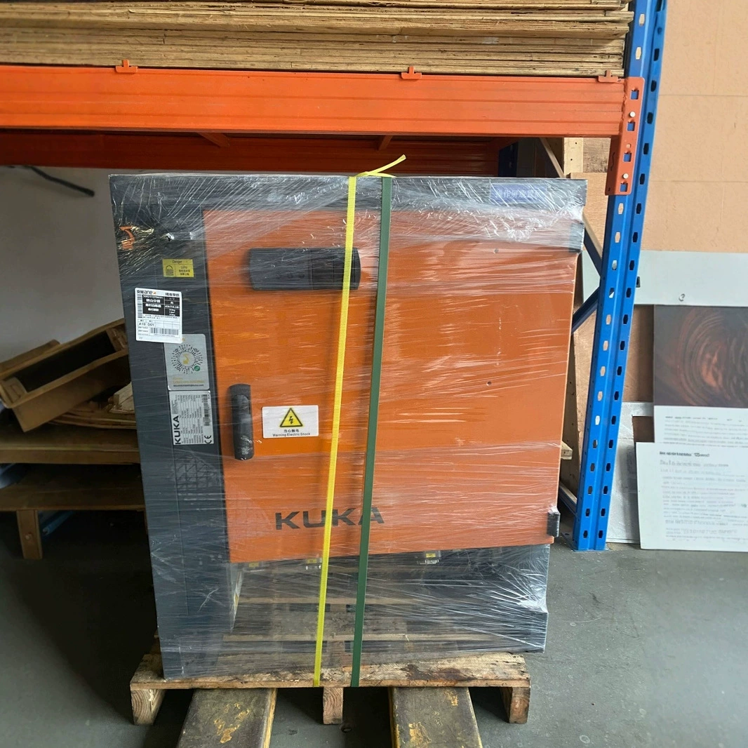 Робот KUKA, новый шкаф управления / Робот KUKA / Пустой шкаф / Дешевая распродажа / Шкаф управления C4