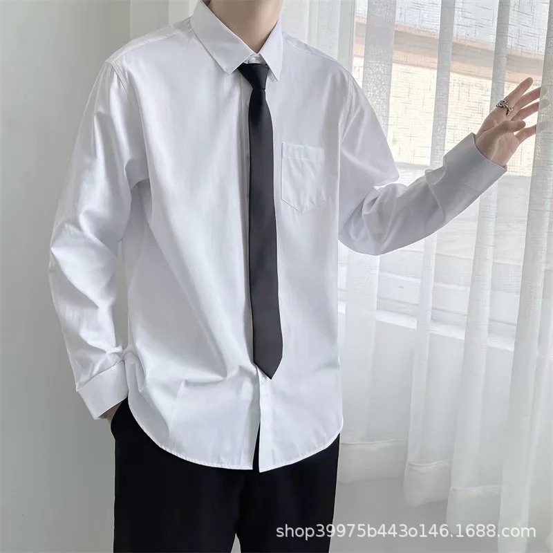 남성용 흰색 긴팔 셔츠 + 검정색 넥타이