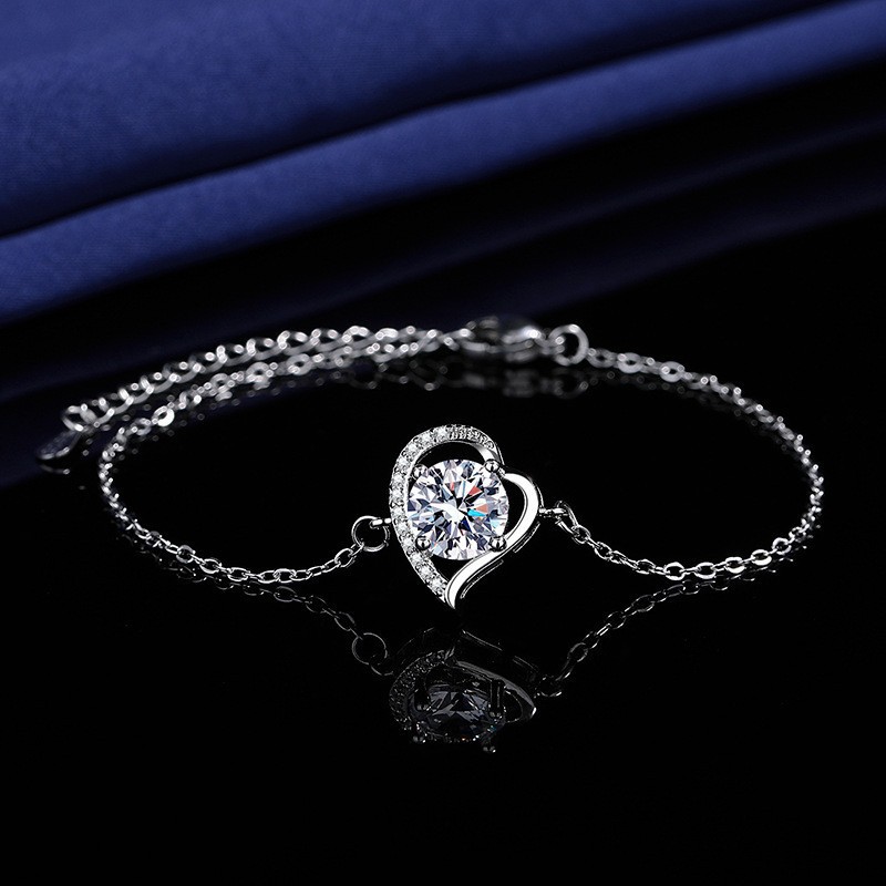 Nueva pulsera en forma de corazón.