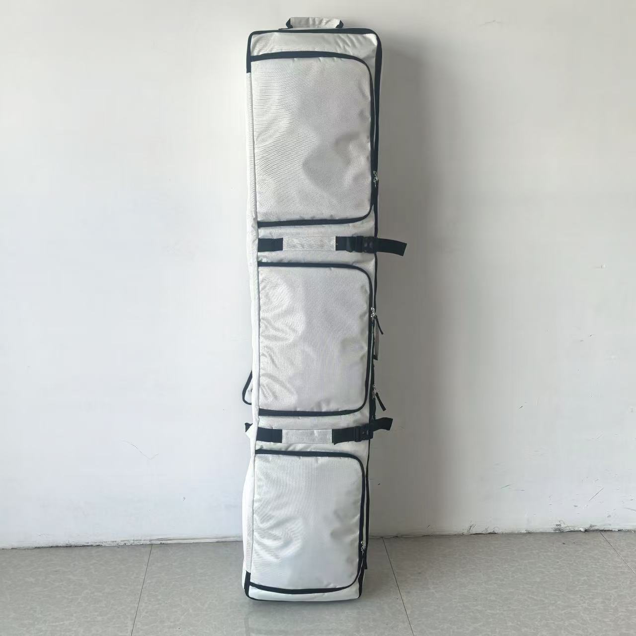 Кремово-белый