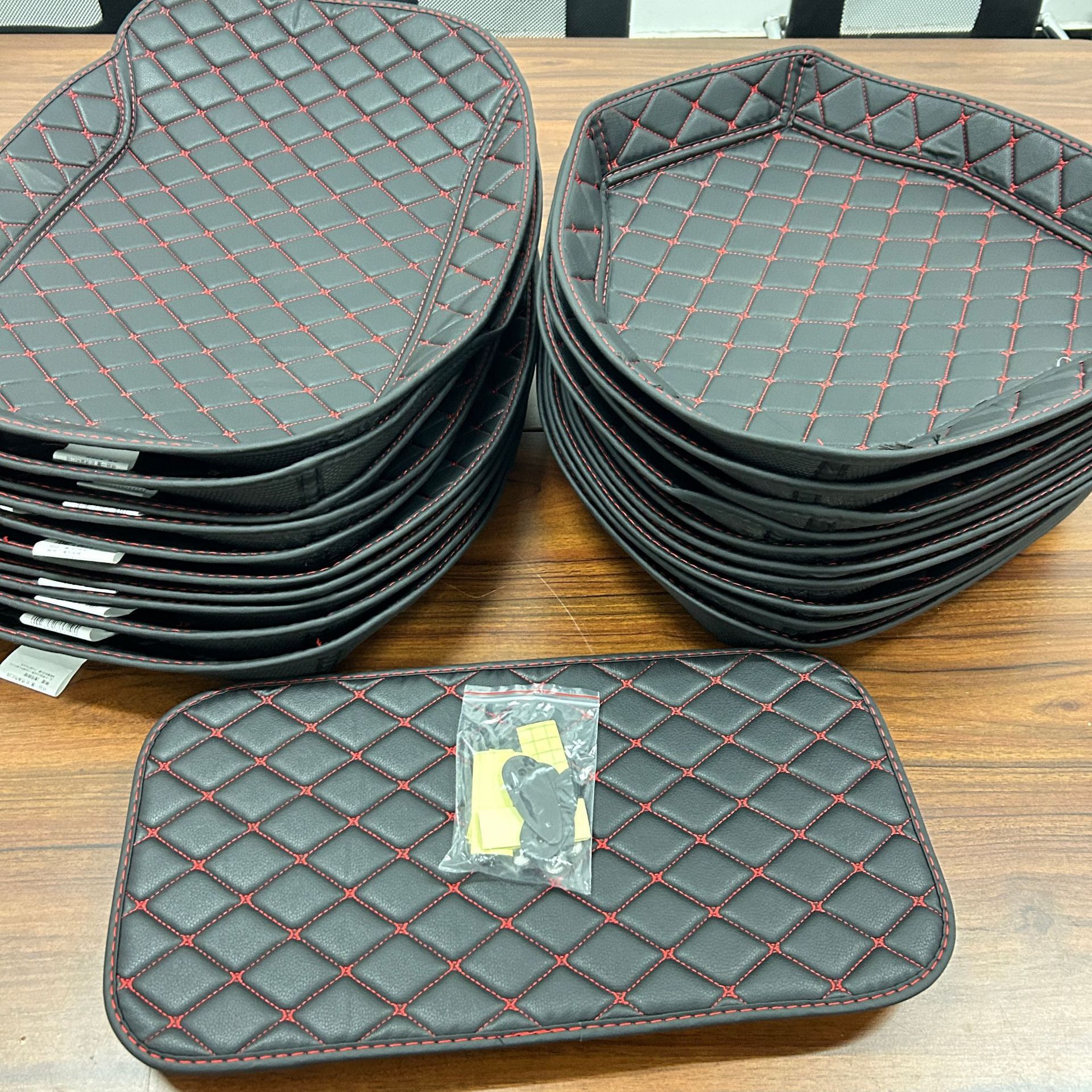 Universal car floor mats, Amazon leather carpets, wear-resistant and scratch-resistant, right-hand drive car models, hot-selling floor mats, cross-border floor mats