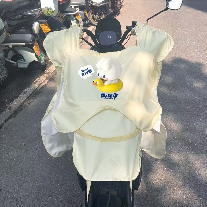 연한 노란색 쿠션 - 수영 오리 열전달 스타일