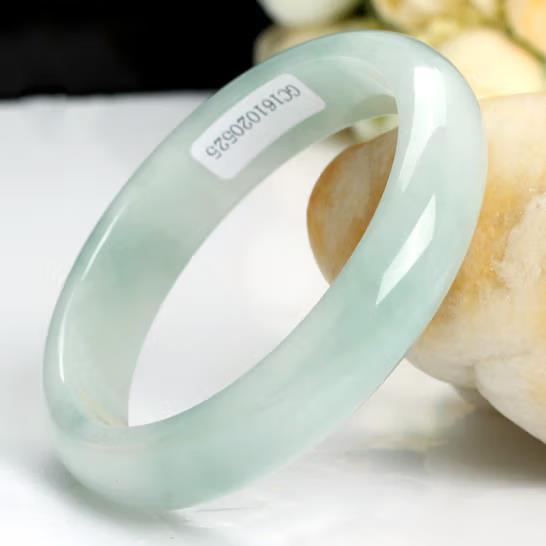 Vòng tay ngọc bích tự nhiên màu xanh lá nhạt, đường kính trong 52–64 mm