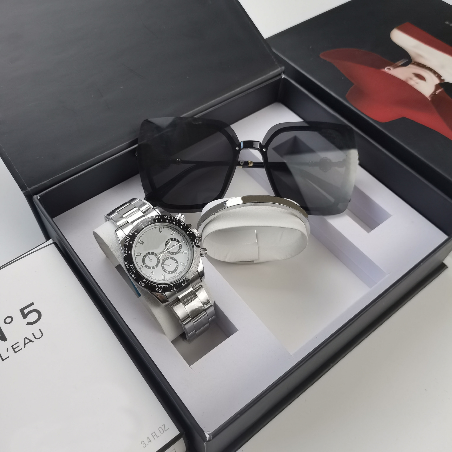 Sunglasses set black shell white three-eye rigid