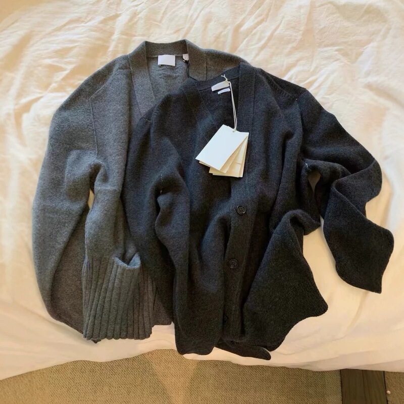 chouan_anticipating autumn, minimalist color-blocked knit with inner stitching, b@br classic V-neck cardigan