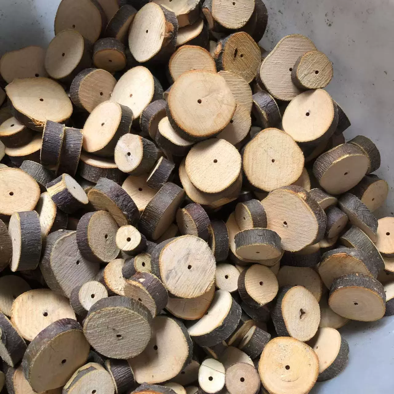 Apple, carpentry with accessories
