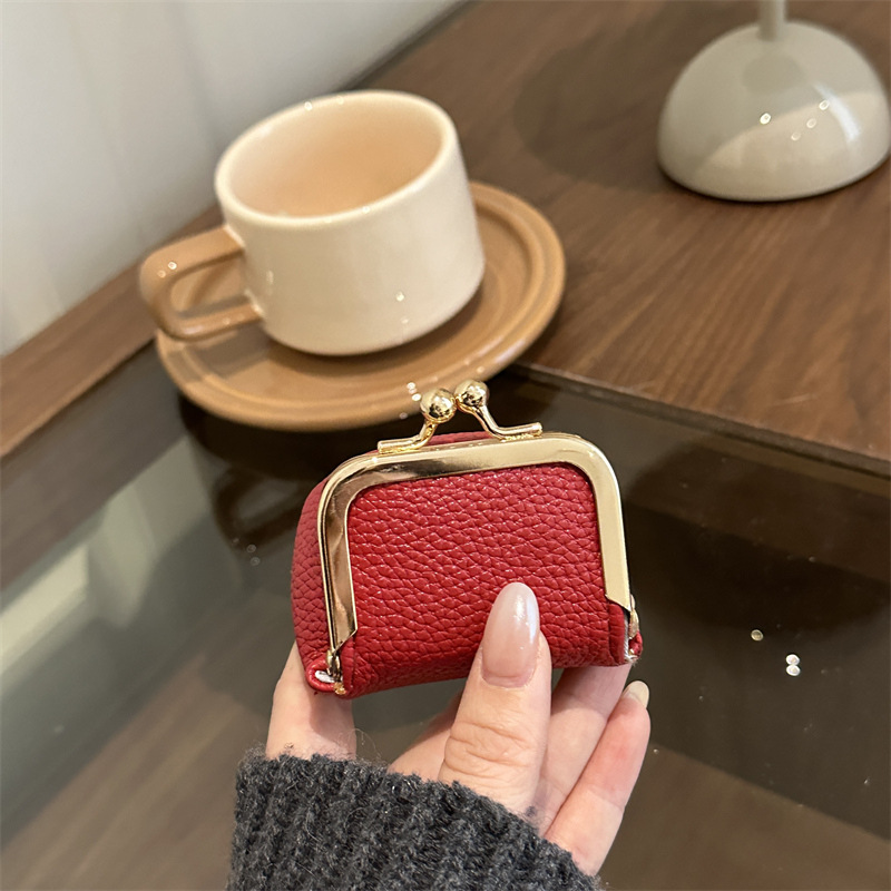 Nuevo bolso de lápiz labial de color sólido de estilo extranjero, mini bolso de mano de nicho de diseño de compras de moda compacto