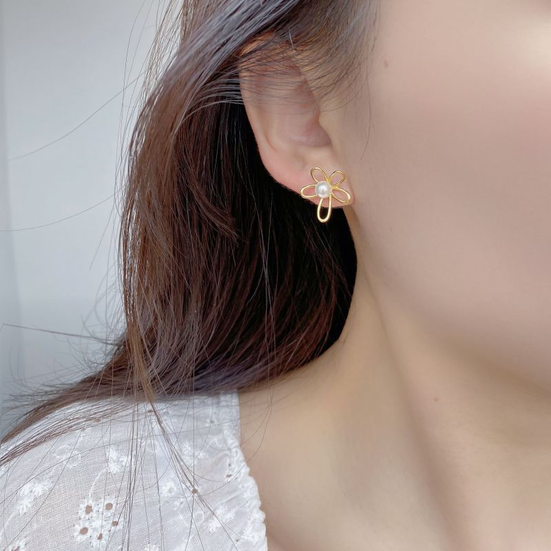 Holiday, Travel, Daily Occasion 925 Sterling Silver Material 18K Gold Plated 925 Sterling Silver Flower Freshwater Pearl Sweet Ear Studs For Women's