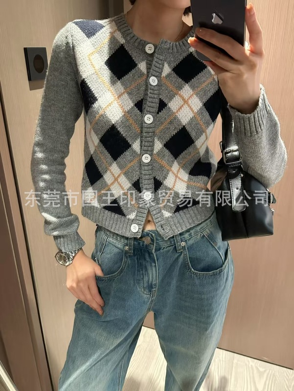 国王印象秋季新款圆领绣花菱形格纹套头针织复古学院风长袖上衣女|undefined