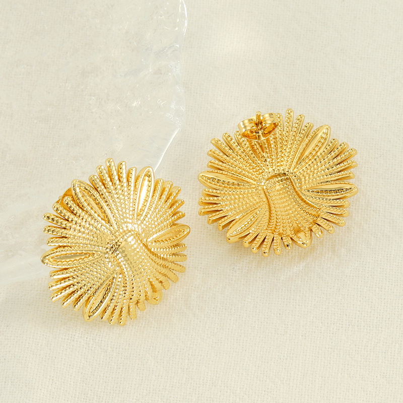 Pendientes de abeja de flores de diseño de moda de acero inoxidable europeo y americano transfronterizo Pendientes de todo fósforo de temperamento retro de acero de titanio