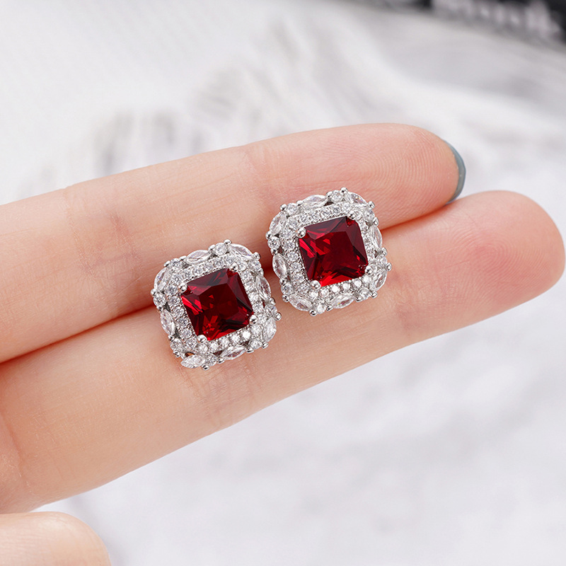 Zircon Crystal Stud Earrings For Men And Women Elegant Style_voghion.com