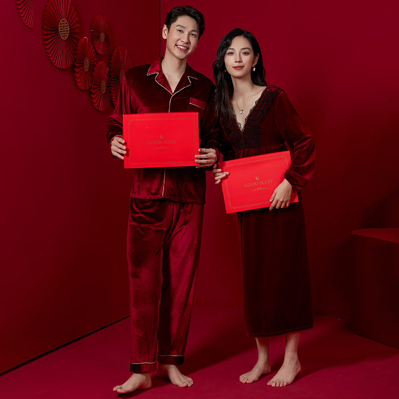 2024 년 새로운 도착 골든 벨벳 커플 파자마 여성 겨울 레드 웨딩 뉴 웨딩 나이트 가운 남자의 집 옷