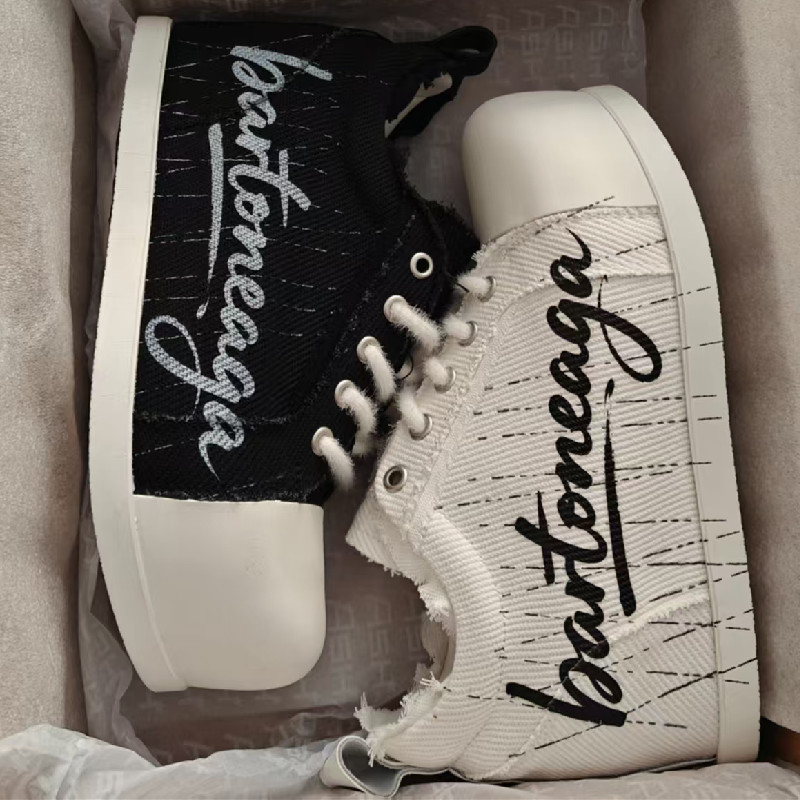 Thick-Soled Height-Increasing Graffiti Canvas Shoes for Women, 2026 Spring New Style, Large-Toe Sports Casual Shoes, Sneakers, Couple's White Shoes