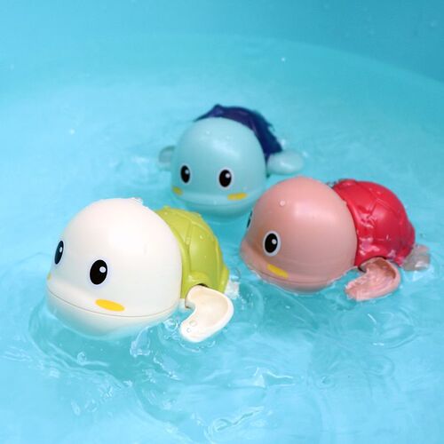 Baby bathing and playing in the water cool little turtle wind-up animal bathroom playing in the water children's toys