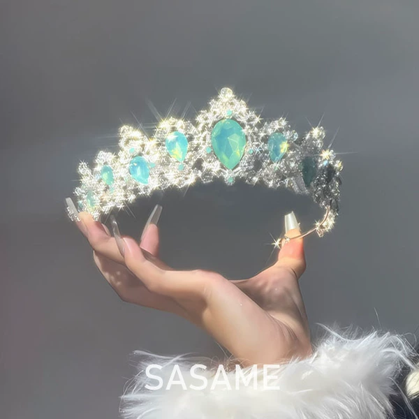 Mint green crown
